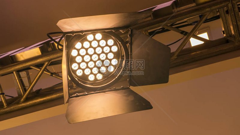 办公室照明灯具选购，这些要点你了解吗？**